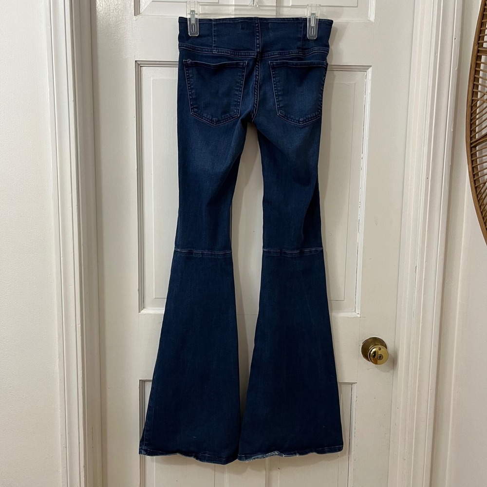 Free People Penny Pull‎ On Bell Bottom Jeans Dark Wash Denim Size 24R READ - Picture 2 of 6